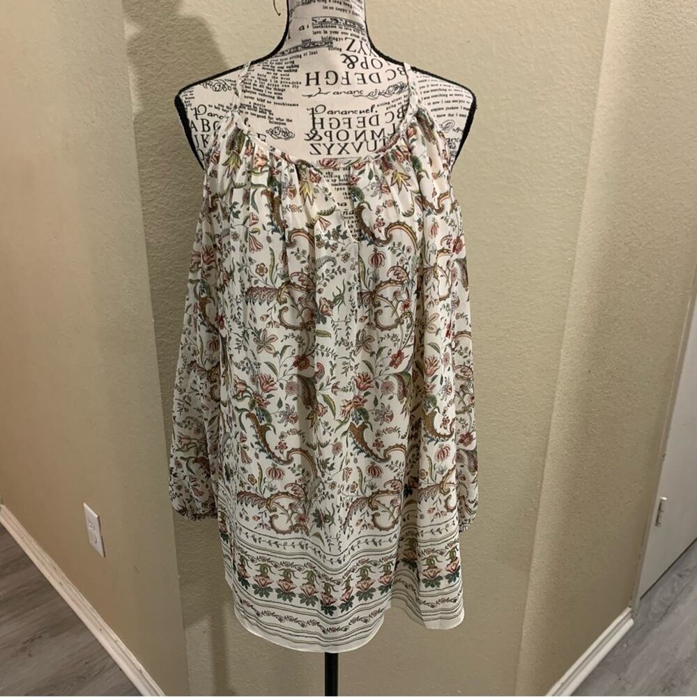 Max studio floral cold shoulder top size small